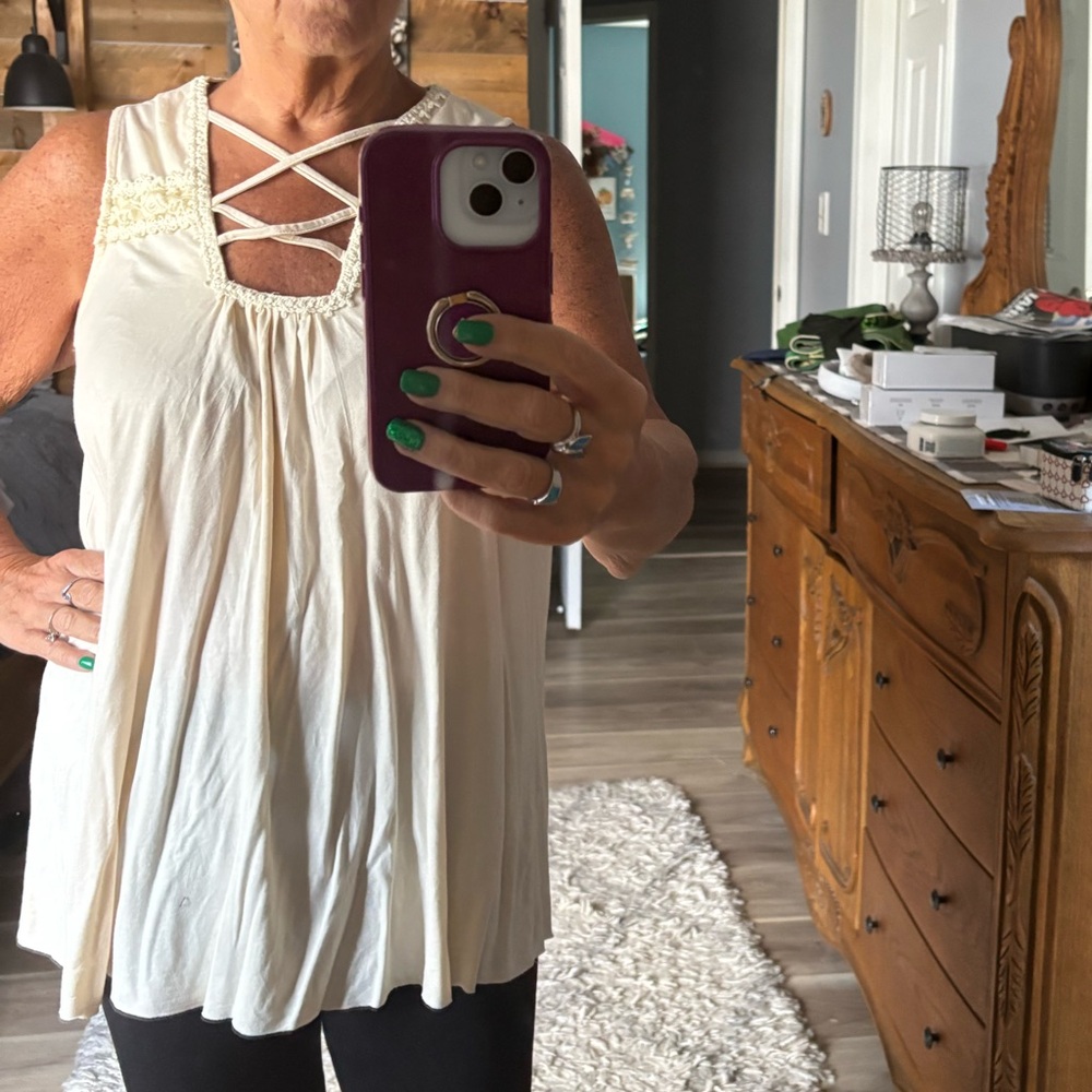 Women’s Cream Sleeveless Lace-Trim Tank Top